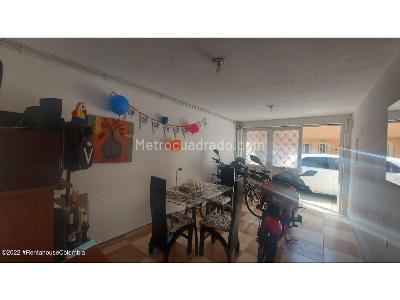 Casa de 5 alcobas en venta en Villa Catalina I, Bogotá, 154 m² · foto 3 de 20