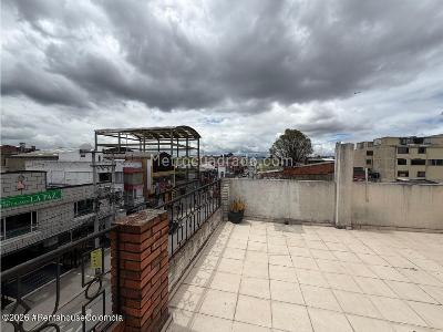 Casa de 5 alcobas en venta en Centro Fontibon, Bogotá, 429 m² · foto 12 de 20