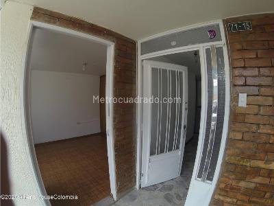 Casa de 3 alcobas en arriendo en Normandia, Bogotá, 320 m² · foto 2 de 20