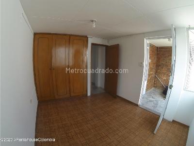 Casa de 3 alcobas en arriendo en Normandia, Bogotá, 320 m² · foto 3 de 20