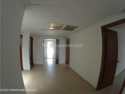 Casa de 3 alcobas en arriendo en Normandia, Bogotá, 320 m² · foto 4 de 20