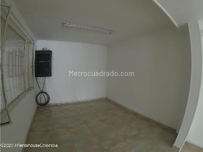 Casa de 3 alcobas en arriendo en Normandia, Bogotá, 320 m² · foto 19 de 20