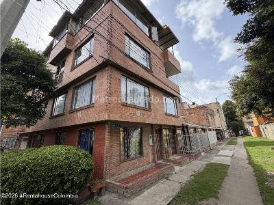 Casa de 5 alcobas en venta en San Antonio Norte, Bogotá, 389 m² · foto 2 de 20