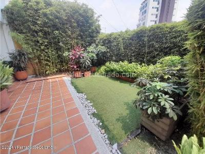 Casa de 3 alcobas en venta en Santa Teresita, Cali, 439 m² · foto 3 de 20