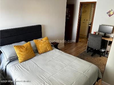 Apartamento de 3 alcobas en venta en El Lago, Bogotá, 146 m² · foto 13 de 20