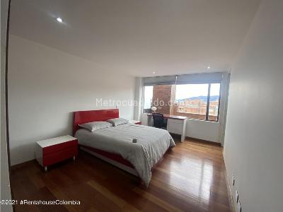 Apartamento de 5 alcobas en arriendo en Santa Barbara Central, Bogotá, 420 m² · foto 17 de 20