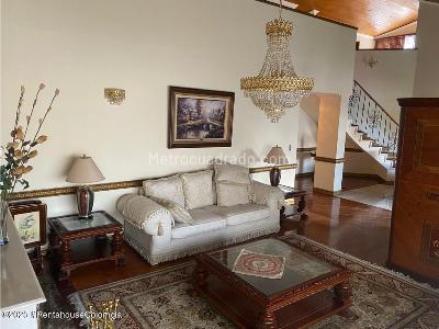 Apartamento de 3 alcobas en venta en Altos De Chico, Bogotá, 298 m² · foto 1 de 17