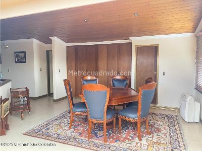 Apartamento de 3 alcobas en venta en Altos De Chico, Bogotá, 298 m² · foto 3 de 17