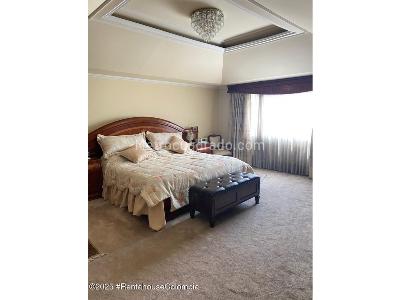 Apartamento de 3 alcobas en venta en Altos De Chico, Bogotá, 298 m² · foto 11 de 17