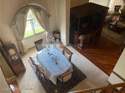 Apartamento de 3 alcobas en venta en Altos De Chico, Bogotá, 298 m² · foto 14 de 17