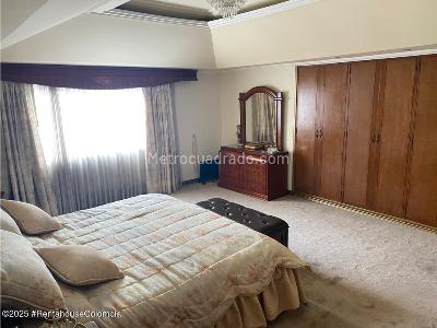 Apartamento de 3 alcobas en venta en Altos De Chico, Bogotá, 298 m² · foto 15 de 17