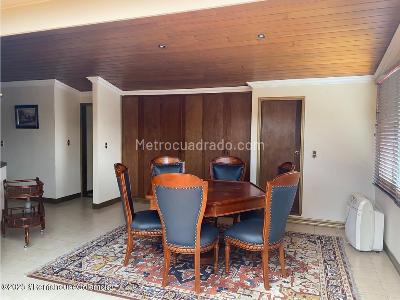 Apartamento de 3 alcobas en venta en Altos De Chico, Bogotá, 298 m² · foto 16 de 17