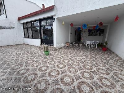 Casa de 5 alcobas en venta en Pontevedra, Bogotá, 262 m² · foto 3 de 20