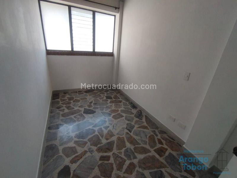 Elegant 3BR Apartment in Suramericana - 6