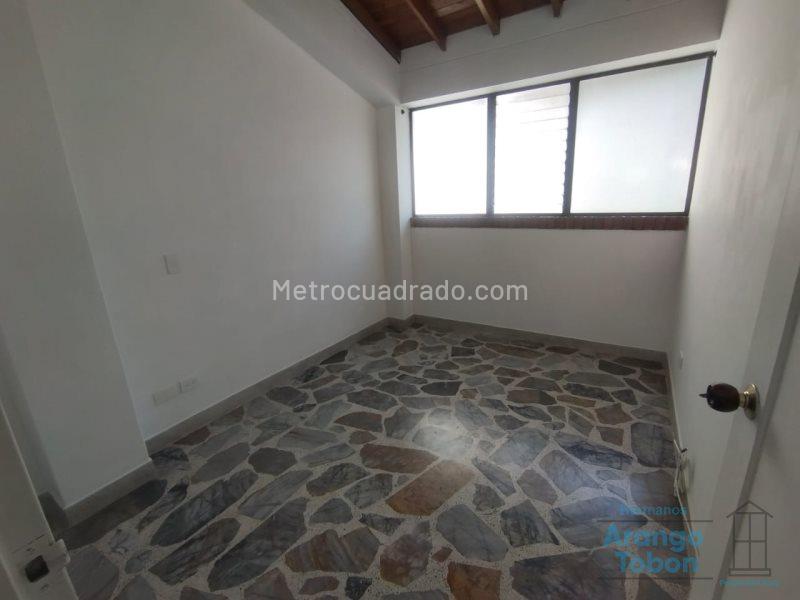 Elegant 3BR Apartment in Suramericana - 9