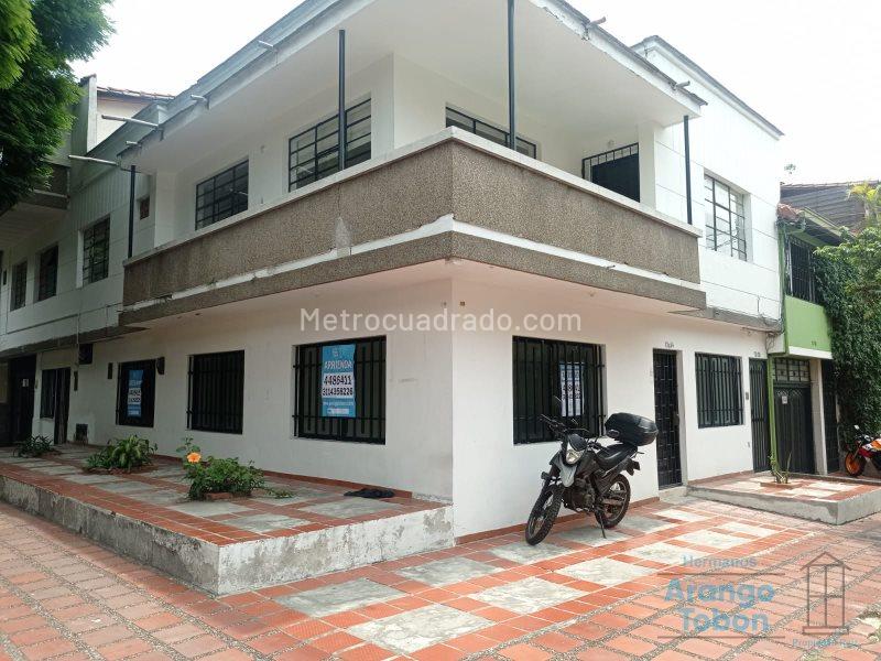 Casa Esquinera de 4 Alcobas en Belén Rosales