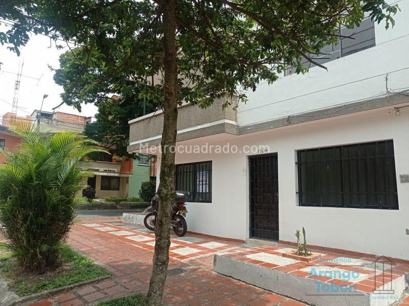 Casa Esquinera de 4 Alcobas en Belén Rosales - 2