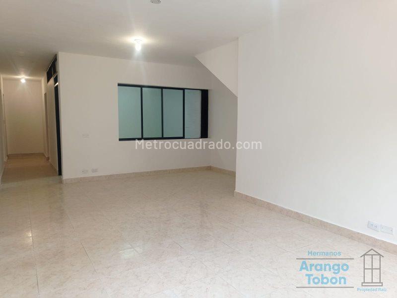 Casa Esquinera de 4 Alcobas en Belén Rosales - 3