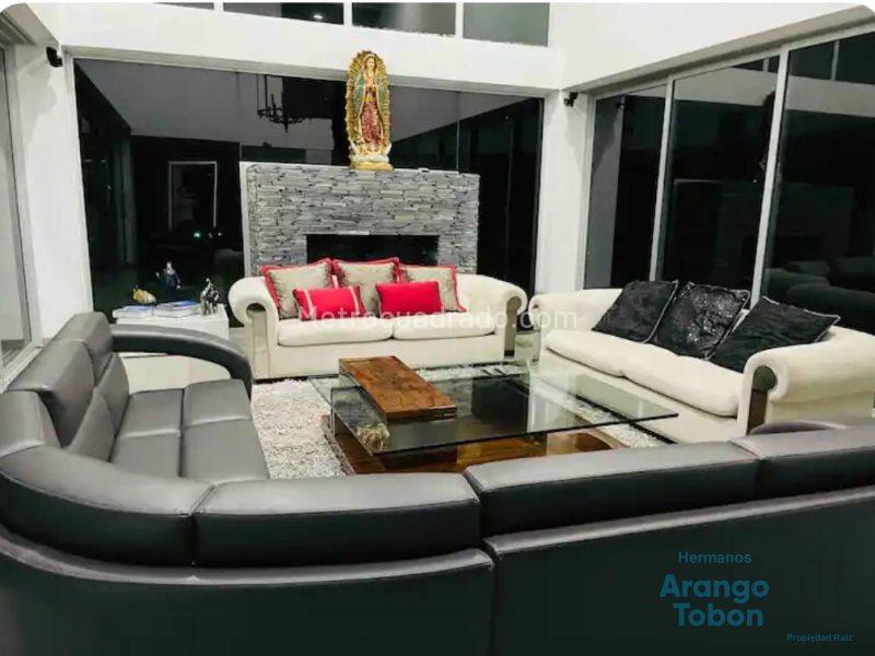 4BR Finca in Parque Del Retiro (5650 m²) - 2