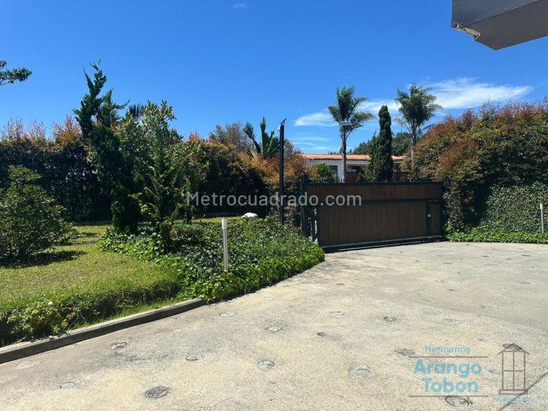 4BR Finca in Parque Del Retiro (5650 m²) - 4