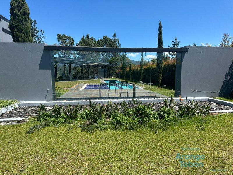 4BR Finca in Parque Del Retiro (5650 m²) - 5