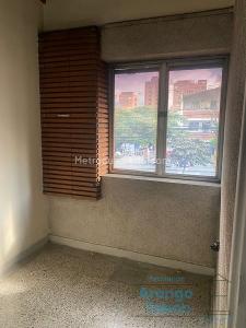 Apartamento de 3 alcobas en venta en Floridanueva, Medellín, 150 m² · foto 3 de 17