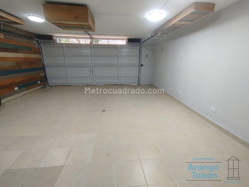 Impressive 3BR Apartment in Conquistadores - 2