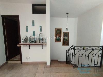 Casa de 5 alcobas en venta en La Castellana, Medellín, 215 m² · foto 3 de 19