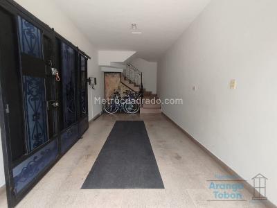 Casa de 5 alcobas en venta en La Castellana, Medellín, 215 m² · foto 4 de 19