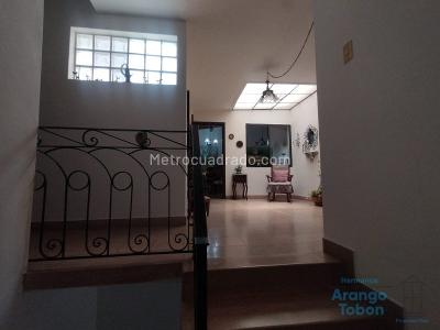 Casa de 5 alcobas en venta en La Castellana, Medellín, 215 m² · foto 5 de 19