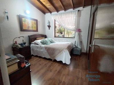 Casa de 5 alcobas en venta en La Castellana, Medellín, 215 m² · foto 7 de 19