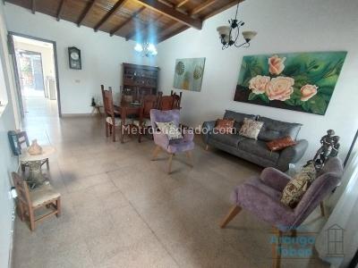 Casa de 5 alcobas en venta en La Castellana, Medellín, 215 m² · foto 9 de 19