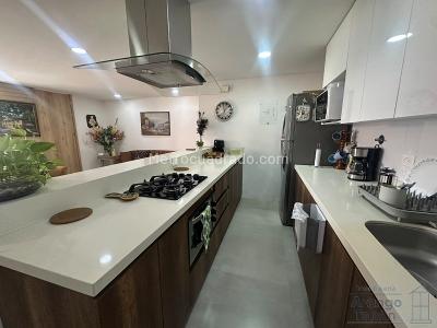 Apartamento de 2 alcobas en arriendo en Conquistadores, Medellín, 85 m² · foto 4 de 12