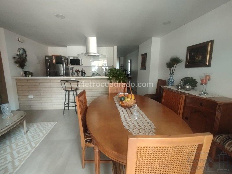 2BR Apartment in Conquistadores (85 m²) - 3