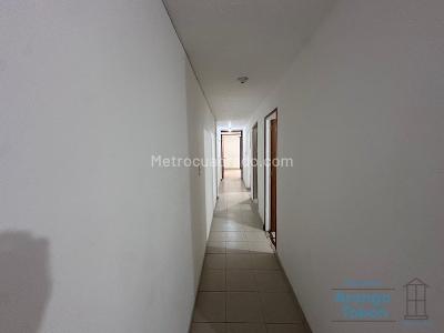 Apartamento de 2 alcobas en arriendo en Floridanueva, Medellín, 55 m² · foto 2 de 11