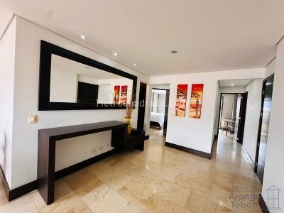 Apartamento de 3 alcobas en arriendo en Laureles, Medellín, 125 m² · foto 3 de 15