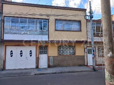 Casa de 5 alcobas en venta en Santa Lucia, Bogotá, 208 m² · foto 2 de 9