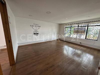 Casa de 5 alcobas en venta en La Soldad, Bogotá, 300 m² · foto 12 de 20
