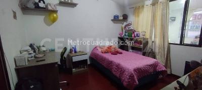 Casa de 5 alcobas en venta en Las Americas, Bogotá, 400 m² · foto 8 de 14