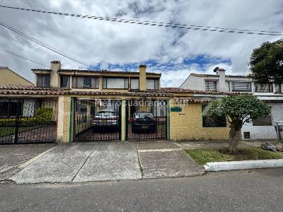 Casa de 5 alcobas en venta en Las Villas, Bogotá, 261 m² · foto 3 de 20