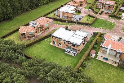 Casa de 5 alcobas en venta en San Sebastian, Bogotá, 1483 m² · foto 3 de 20