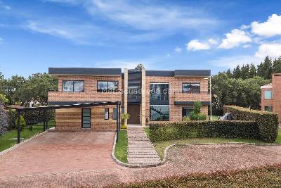 Casa de 5 alcobas en venta en San Sebastian, Bogotá, 1483 m² · foto 2 de 20