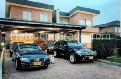 Casa de 4 alcobas en venta en San Sebastián, Bogotá, 481 m² · foto 4 de 16