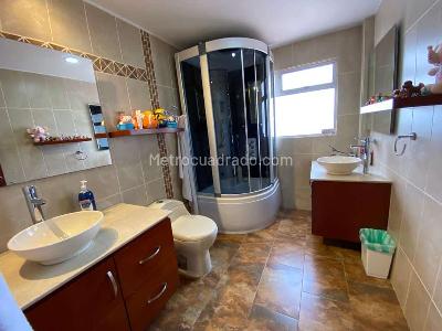 Casa de 4 alcobas en venta en San Jose De Bavaria, Bogotá, 400 m² · foto 16 de 20