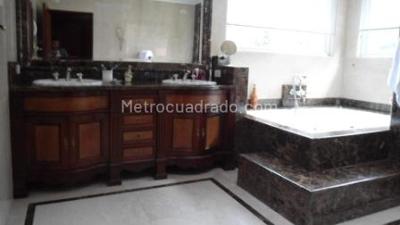 Casa de 4 alcobas en venta en San Jose De Bavaria, Bogotá · foto 18 de 20