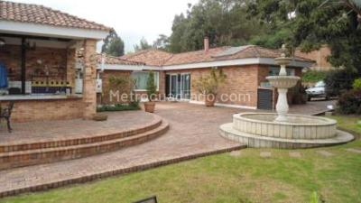 Casa de 4 alcobas en venta en San Jose De Bavaria, Bogotá · foto 2 de 20