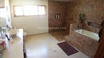 Casa de 4 alcobas en venta en San Jose De Bavaria, Bogotá, 400 m² · foto 19 de 20