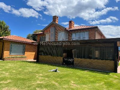 Casa de 4 alcobas en venta en Guaymaral San Simon, Bogotá, 1728 m² · foto 2 de 18