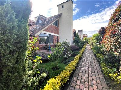 Casa de 4 alcobas en venta en San Jose De Bavaria, Bogotá, 300 m² · foto 2 de 20