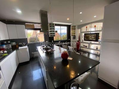 Casa de 4 alcobas en venta en San Jose De Bavaria, Bogotá, 800 m² · foto 6 de 20